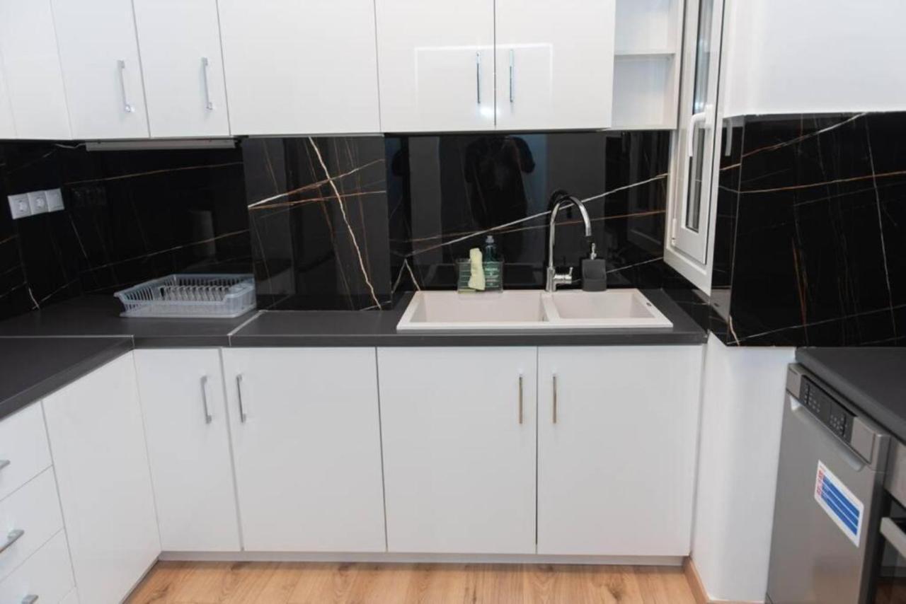 Renovated Spacious Flat 7Min To Subway Station- Athén Kültér fotó